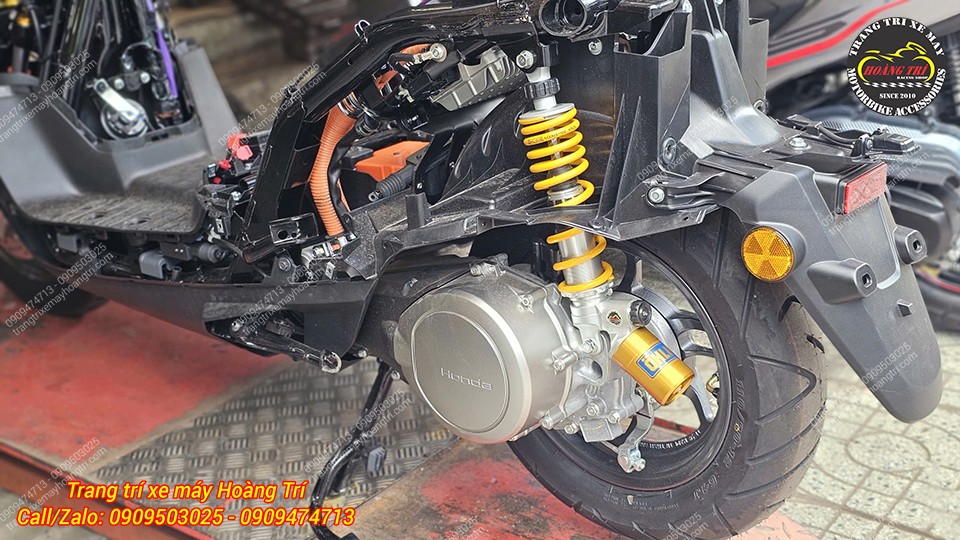 Honda UC3 nâng cấp phuộc Ohlins HO349, với phuộc màu vàng nổi bật và đẳng cấp