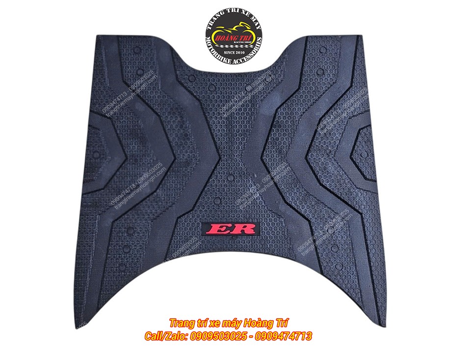 Cận cảnh thảm để chân Datbike ERA chống trượt hiệu quả, bảo vệ sàn xe sạch đẹp mỗi ngày