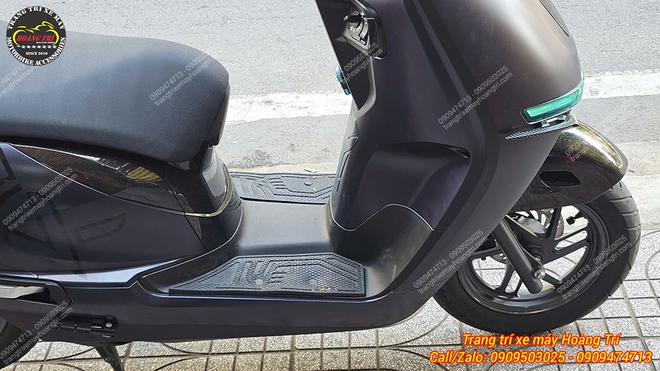 Lắp đặt thảm nhanh, ôm khít sàn xe, bảo vệ hiệu quả khu vực để chân khỏi trầy xước