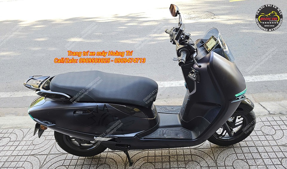 Honda UC3 trang bị thảm để chân chống bẩn, giữ khu vực sàn xe luôn sạch sẽ gọn gàng