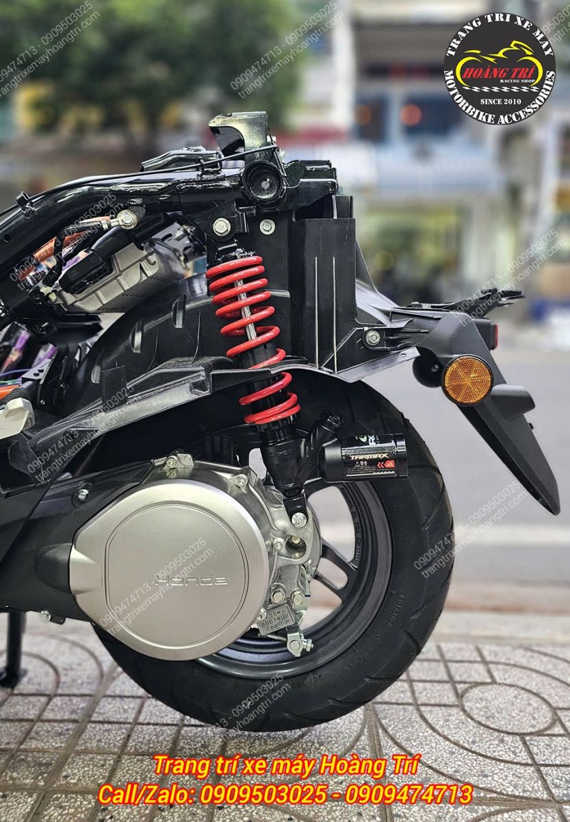 Cận cảnh phuộc sau Tarmax bình dầu giúp Honda UC3 vận hành ổn định và thể thao hơn