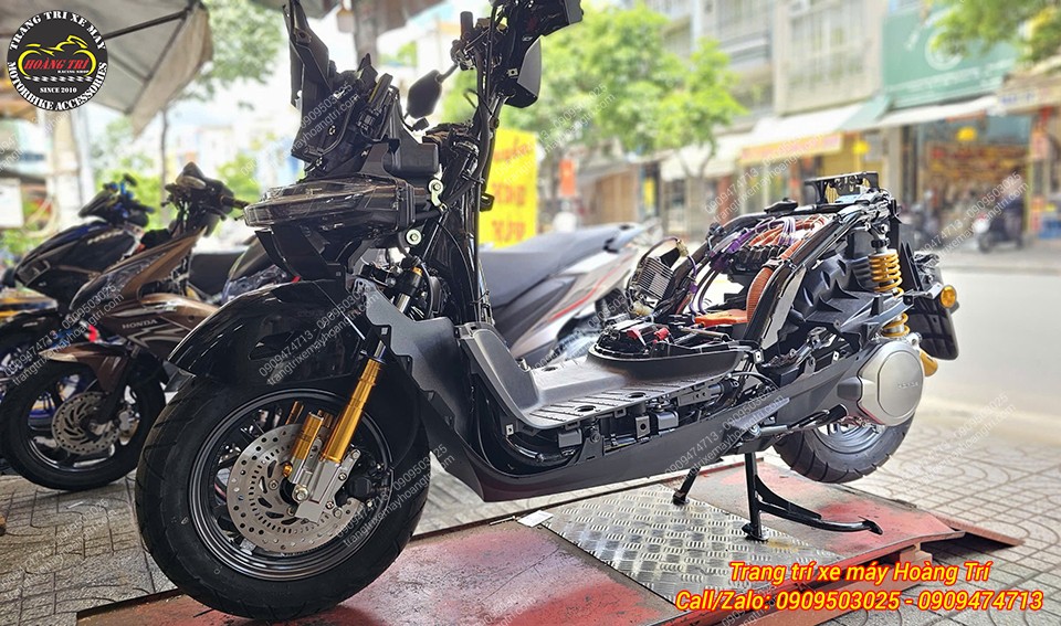 Góc nghiêng Honda UC3 trong quá trình thi công, hoàn thiện đồng thời phuộc trước và sau