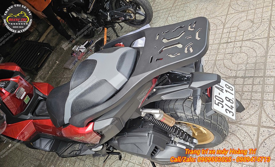 Baga nhôm đúc NCL hoàn thiện trên ADV 350 với mặt giá rộng, thuận tiện trang bị thêm thùng