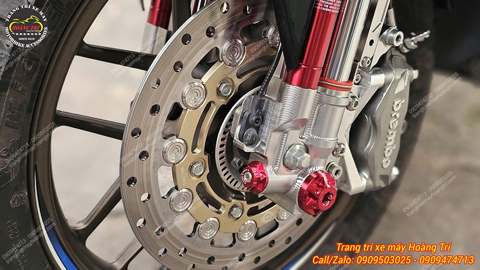 Cận cảnh combo phuộc upside down Kingham, đĩa lòng nhôm 267mm và heo Brembo M432 trên ADV 160