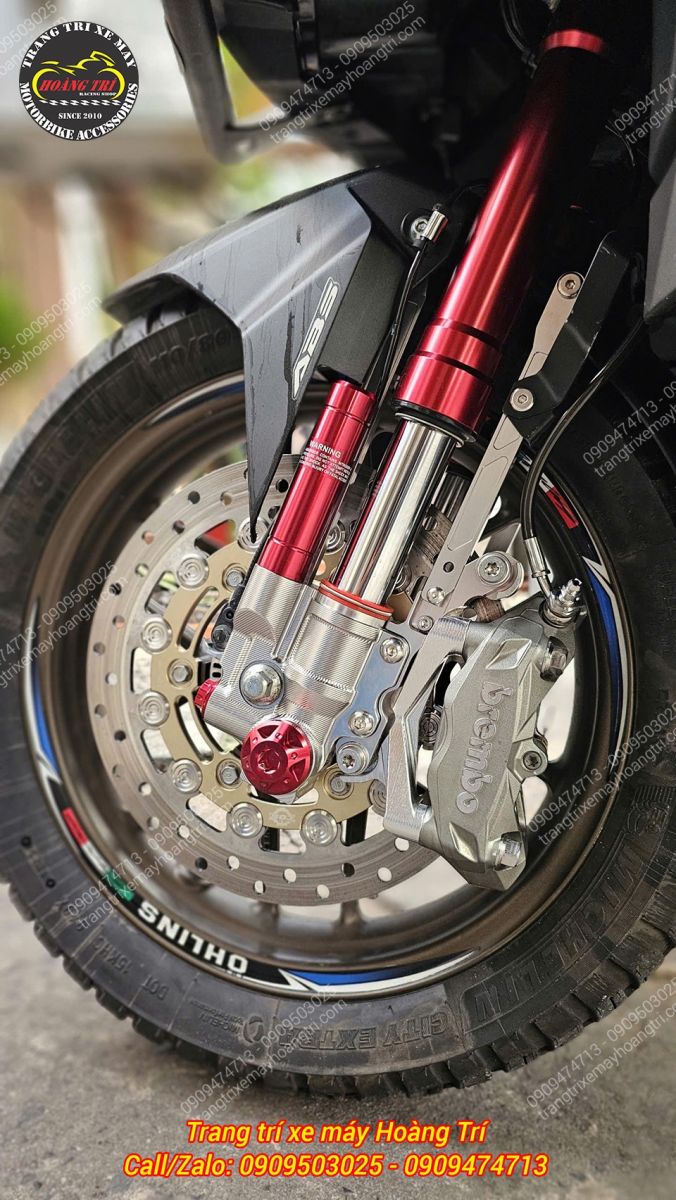 Heo dầu Brembo M432 bốn piston màu bạc vừa đủ tôn dáng cho phuộc upside down Kingham