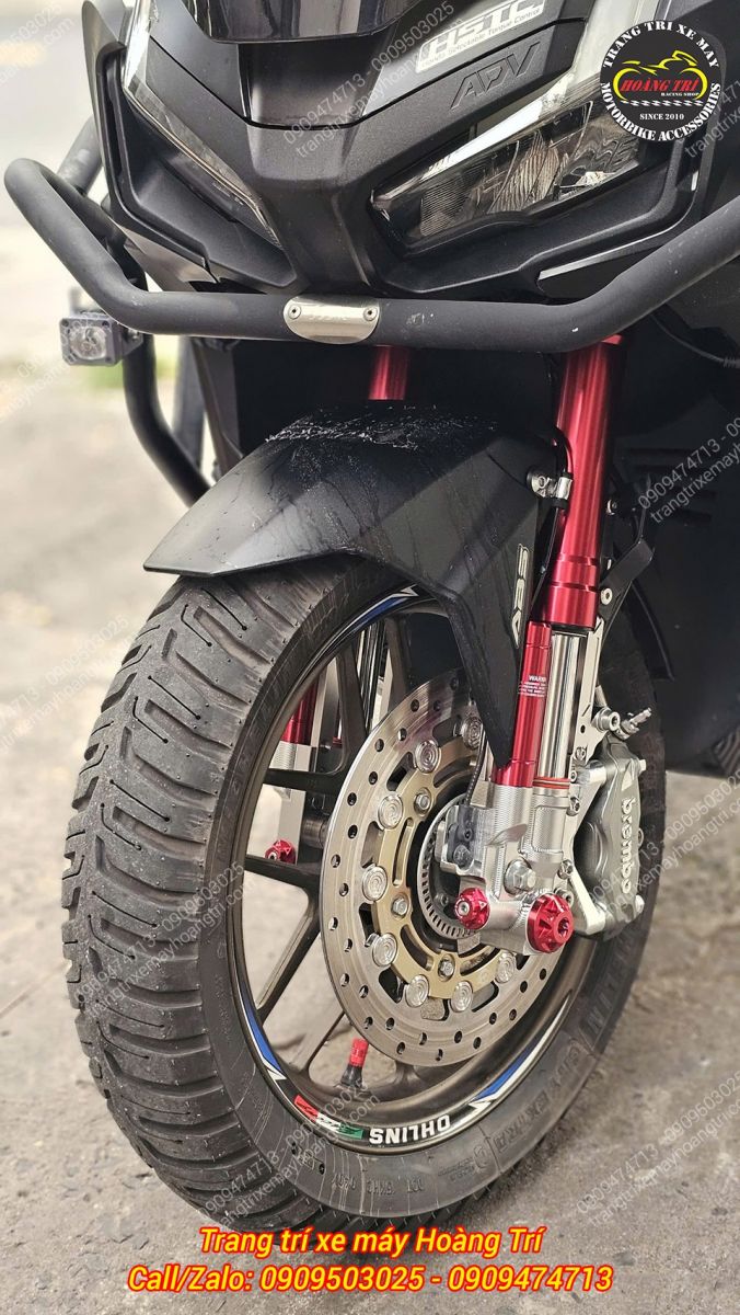 Góc trực diện cho thấy combo phuộc upside down Kingham đỏ góp phần tăng diện mạo thể thao cho xe