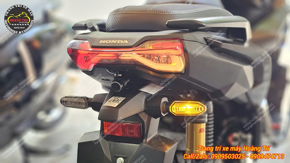Cụm đèn hậu LED Audi Shark Power ADV còn được tích hợp luôn cả xi nhan vào đèn hậu