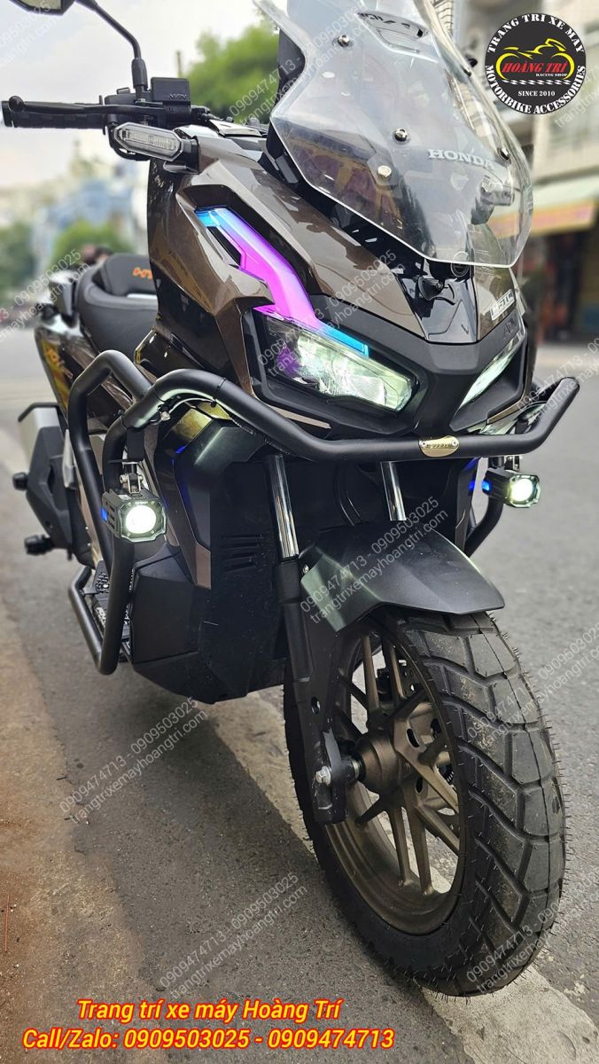 ADV 160 nổi bật hơn khi kết hợp cặp Kewig K12 cùng hệ thống LED Audi phía trước