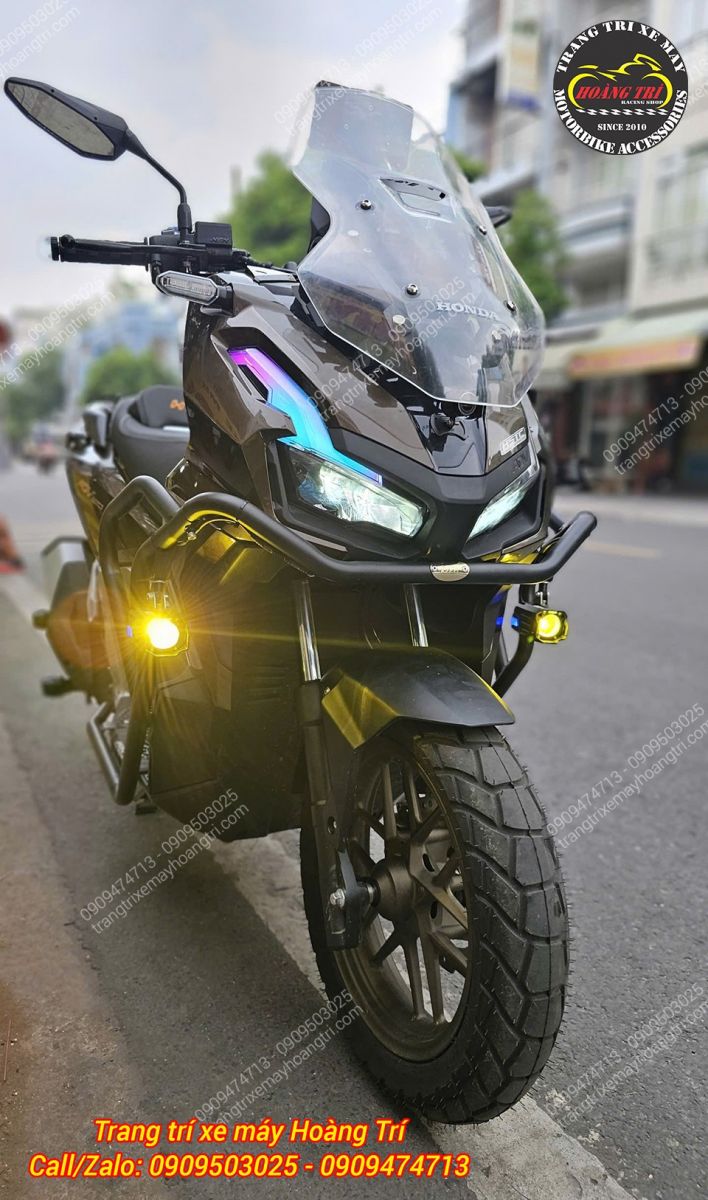 Góc nghiêng toàn xe thể hiện cặp Kewig K12 cân đối, phù hợp phong cách thể thao của ADV 160