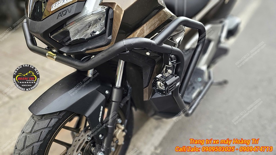 Toàn cảnh đầu xe ADV 160 sau khi trang bị đèn Kewig K12 kết hợp khung chống đổ