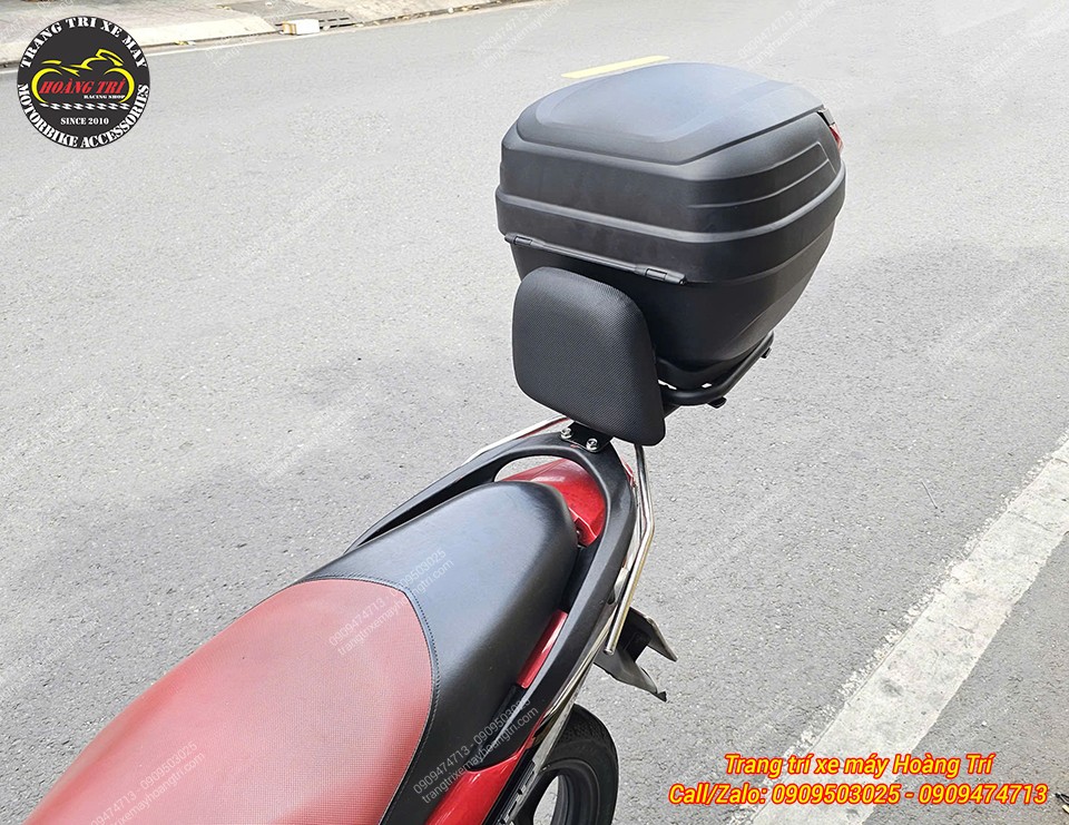 Baga tựa lưng kiểu Vespa kết hợp thùng Givi trên Airblade, tăng tiện ích khi di chuyển
