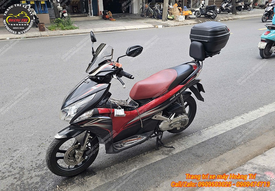 Honda Airblade hoàn thiện baga tựa lưng kiểu Vespa kết hợp thùng Givi gọn gàng phía sau