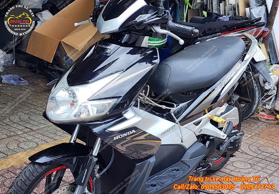 Phần dàn áo trước Airblade 110 sau khi thay mới mang lại diện mạo sáng bóng, liền lạc