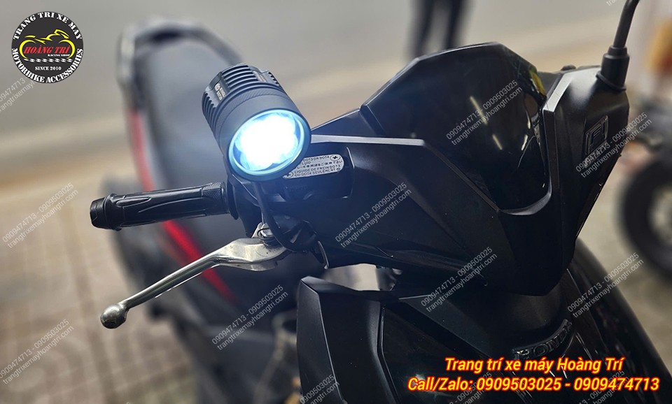 Đèn trợ sáng L4X F2 khi bật cho ánh sáng mạnh, hỗ trợ passing, tầm quan sát tốt hơn