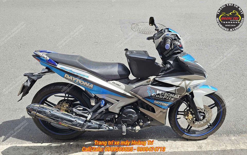 Toàn cảnh Exciter 150 sau khi trang bị thùng giữa Givi G11N, tăng thêm tiện ích chứa đồ