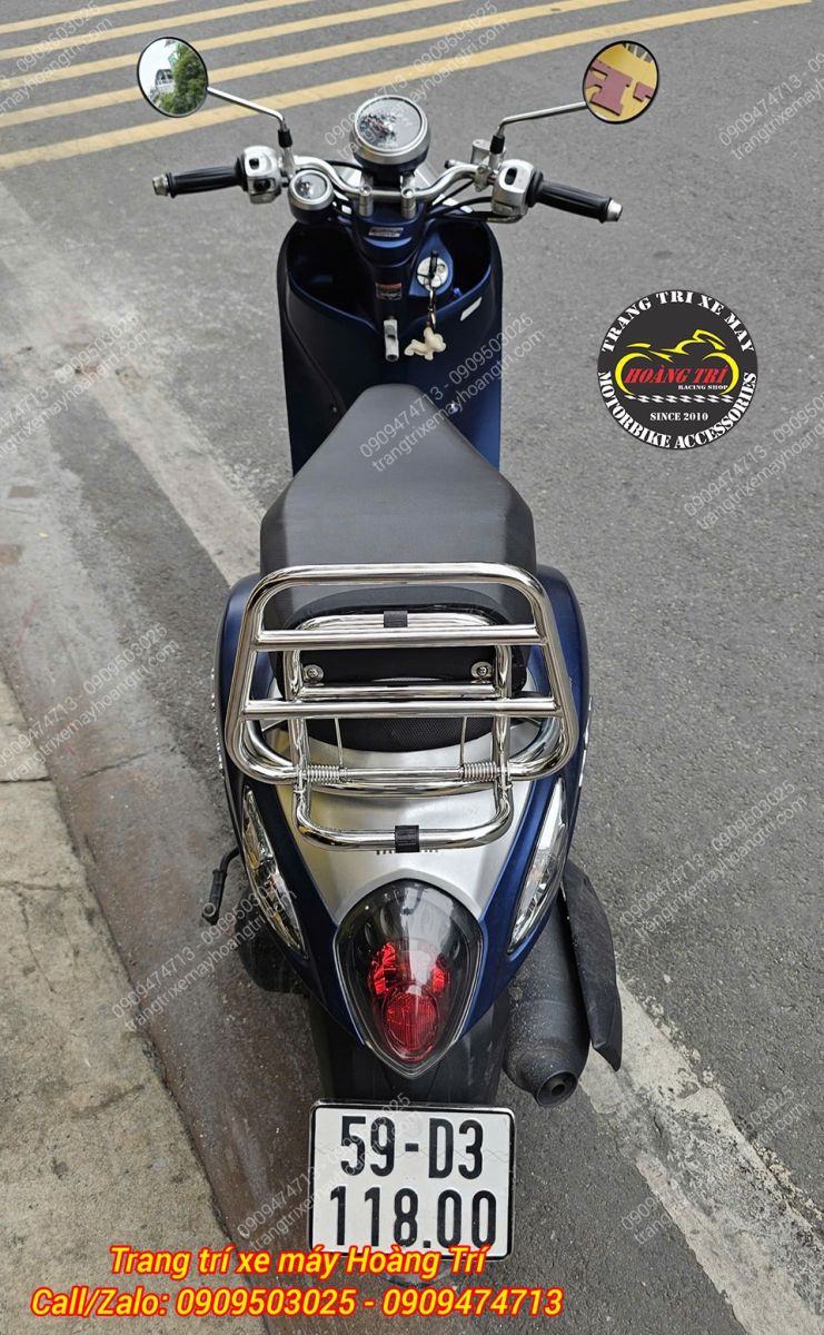 Góc nhìn từ sau cho thấy baga Yamaha Fino có thiết kế baga sau rộng rãi chắc chắn