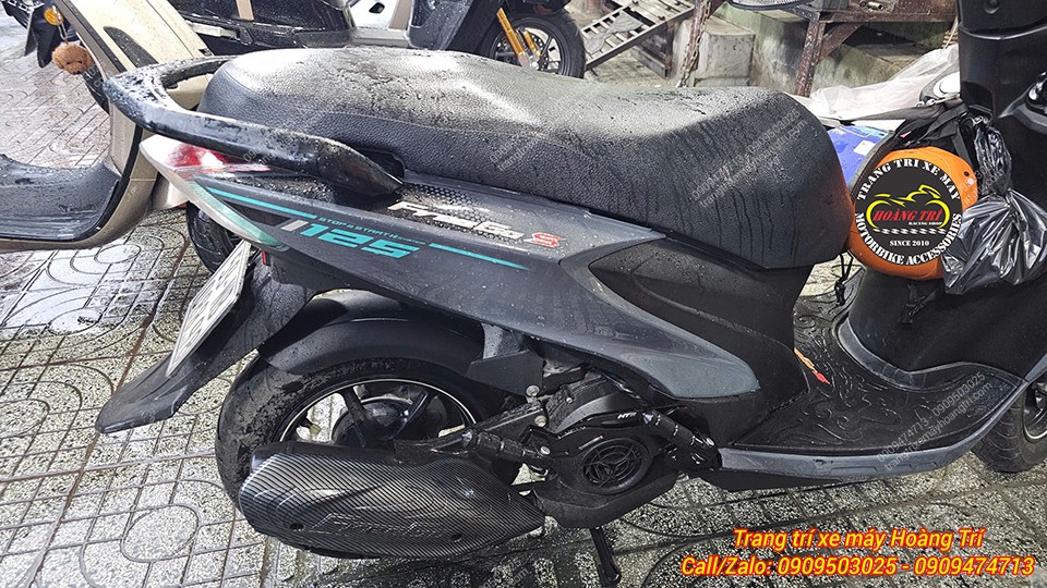 Toàn cảnh bên hông Freego với chắn bùn dè con tạo vẻ liền lạc và cân đối hơn
