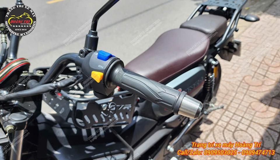 Bao tay và gù inox được trang bị cho xe J-Pan One-1, tăng trải nghiệm và trang trí xe
