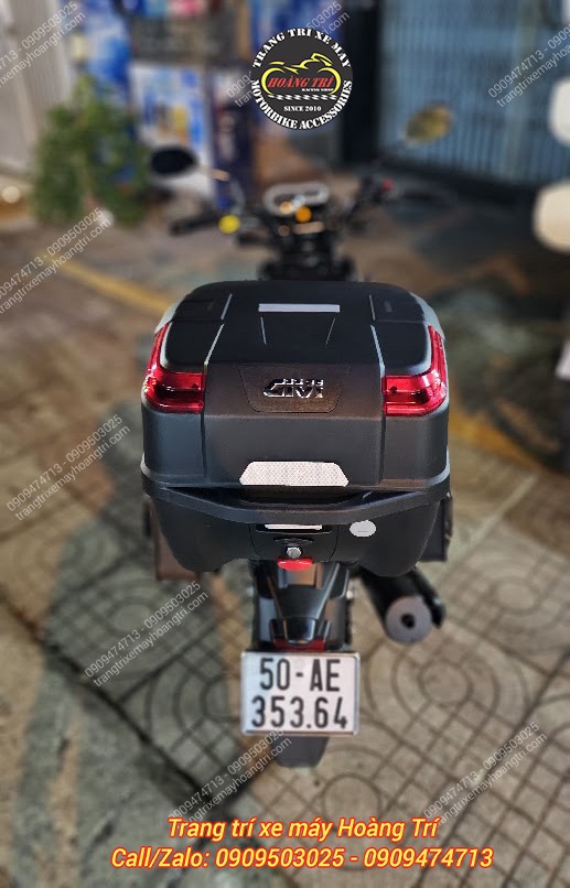 Phía sau J-Pan One-1 nổi bật thùng chứa đồ kích thước lớn được lắp chắc chắn trên baga