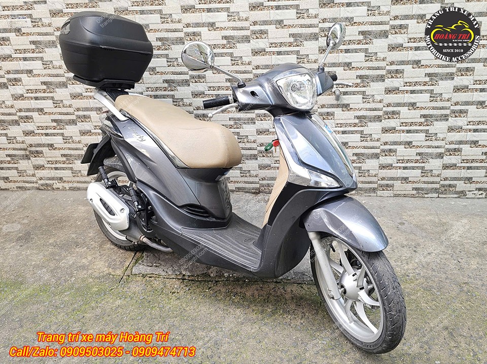 Piaggio Liberty vẫn giữ nét thanh lịch sau khi được trang bị thêm gác chân phụ HTR