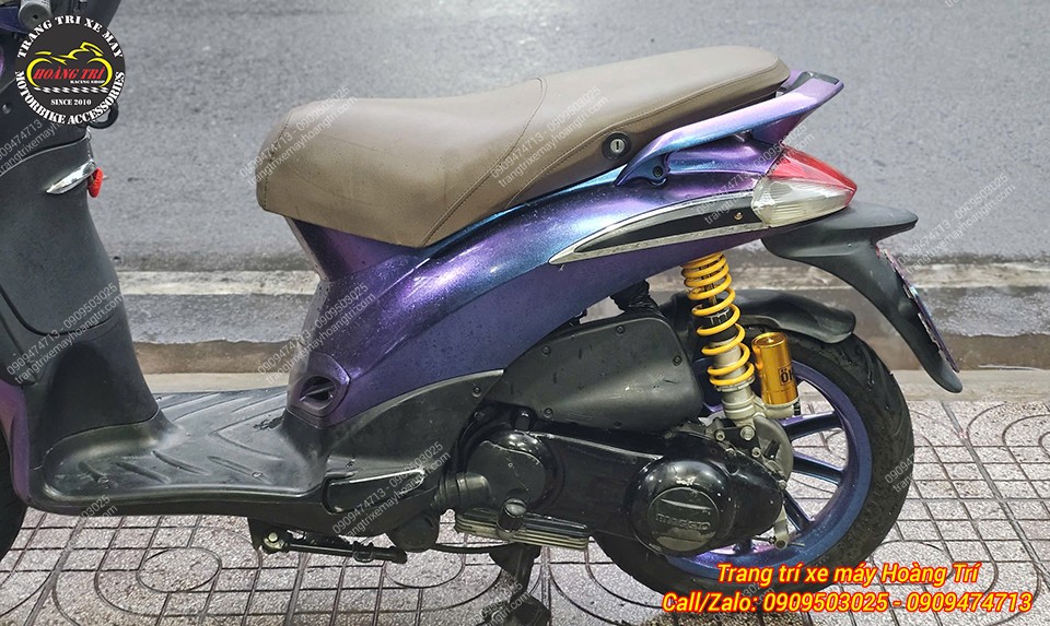 Liberty tím thêm nổi bật sau khi trang bị phuộc Ohlins F1 với lò xo vàng đặc trưng