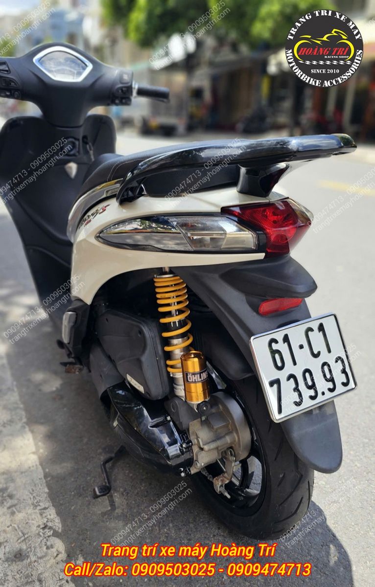 Nhìn từ phía sau, Liberty nổi bật với phuộc Ohlins F1 mang sắc vàng đặc trưng