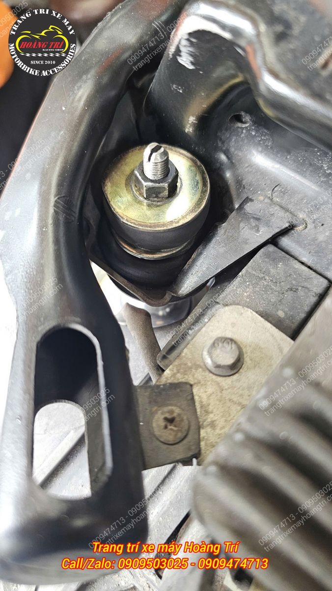 Đầu phuộc Ohlins F1 được liên kết chắc chắn với Liberty thông qua vị trí bắt phù hợp