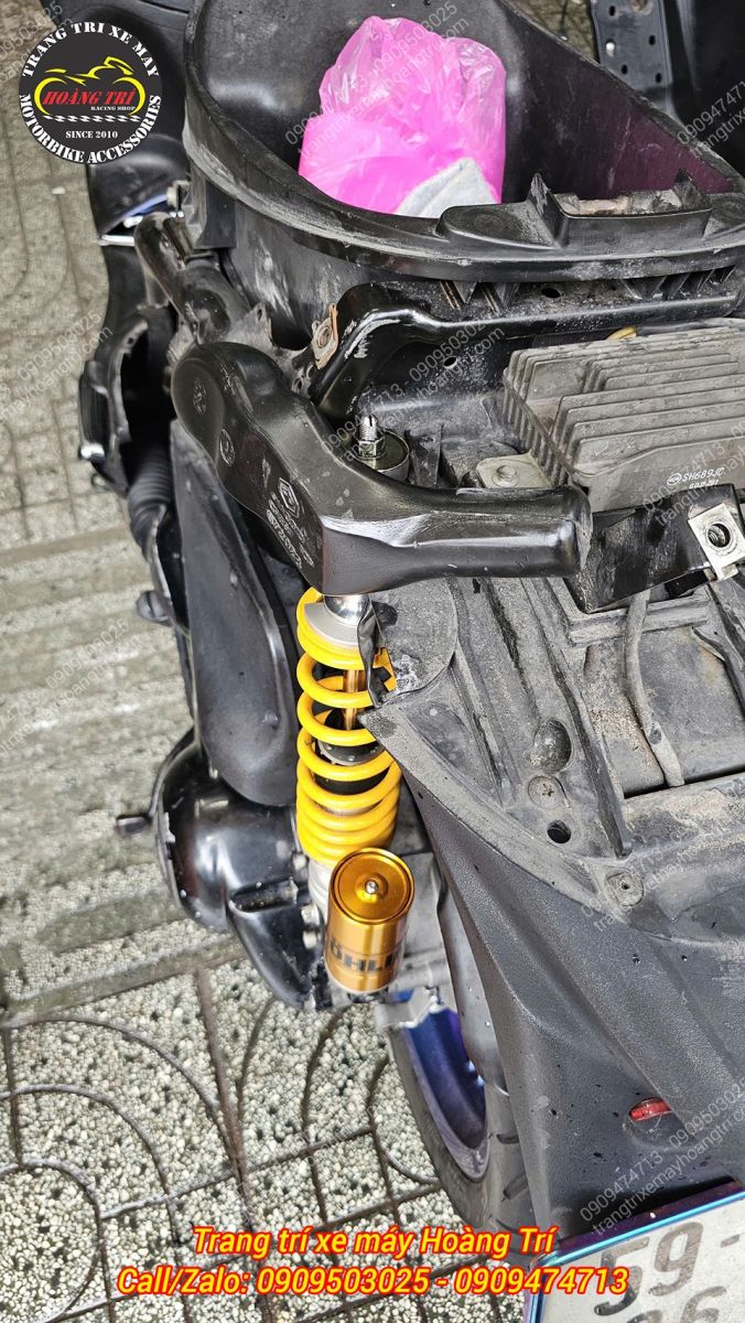 Khu vực đầu phuộc Ohlins F1 được bố trí gọn gàng trên Liberty sau khi lắp hoàn thiện