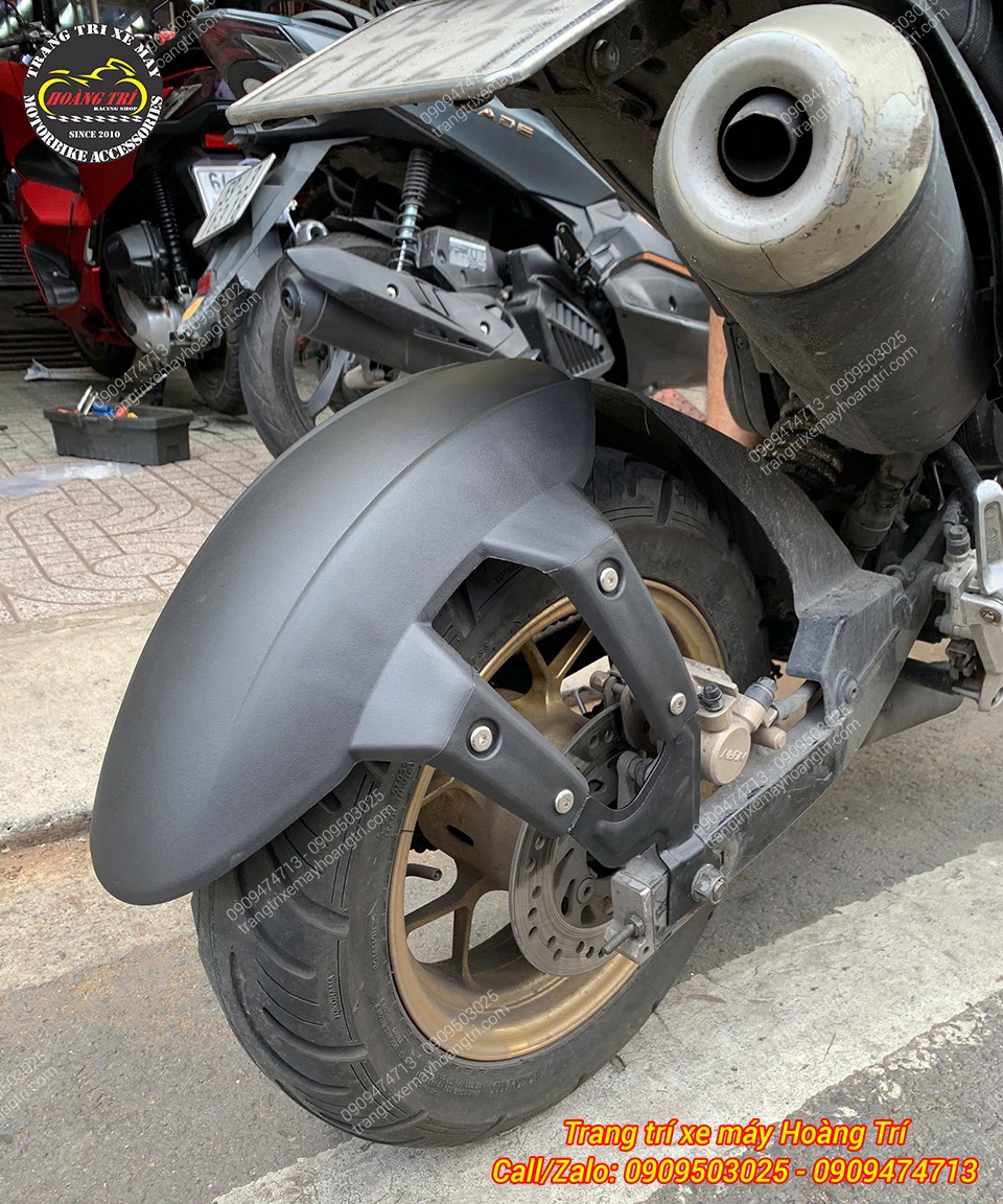 Góc nghiêng chắn bùn sau MSX 4 chân giúp hạn chế bắn bẩn, tăng vẻ ngoài mạnh mẽ, gọn gàng