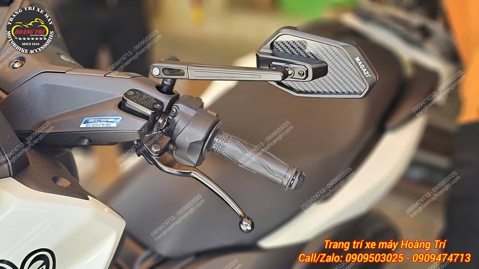 Kính hậu Magazi lắp trên NMAX 155 nổi bật với mặt gương góc cạnh, cá tính