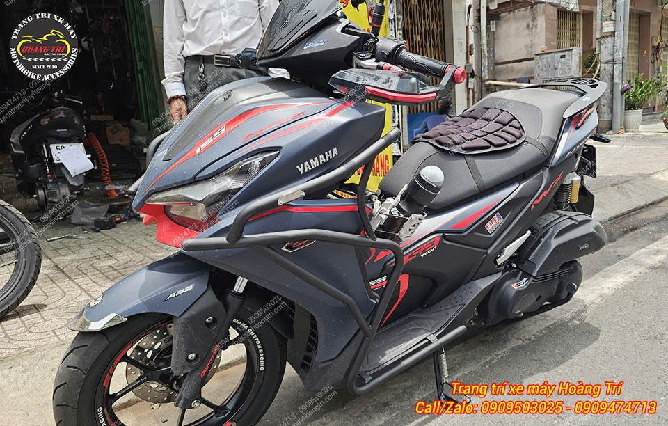 Quan sát bên trái, khung bảo vệ NVX V3 kết hợp hài hòa cùng phong cách thể thao sẵn có