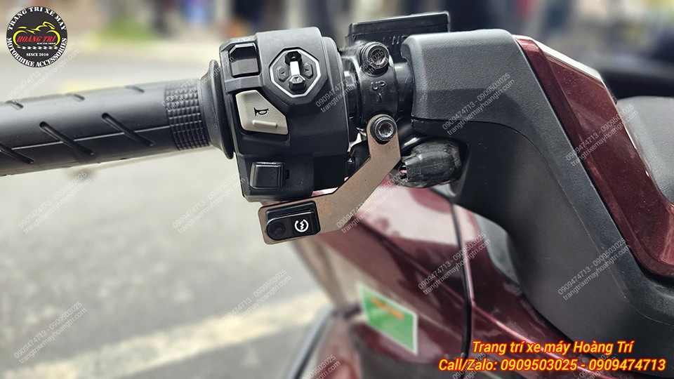 Công tắc điều khiển đèn trợ sáng Bulbtek Cyber 1 được bố trí cùm bên trái PCX 160 2026