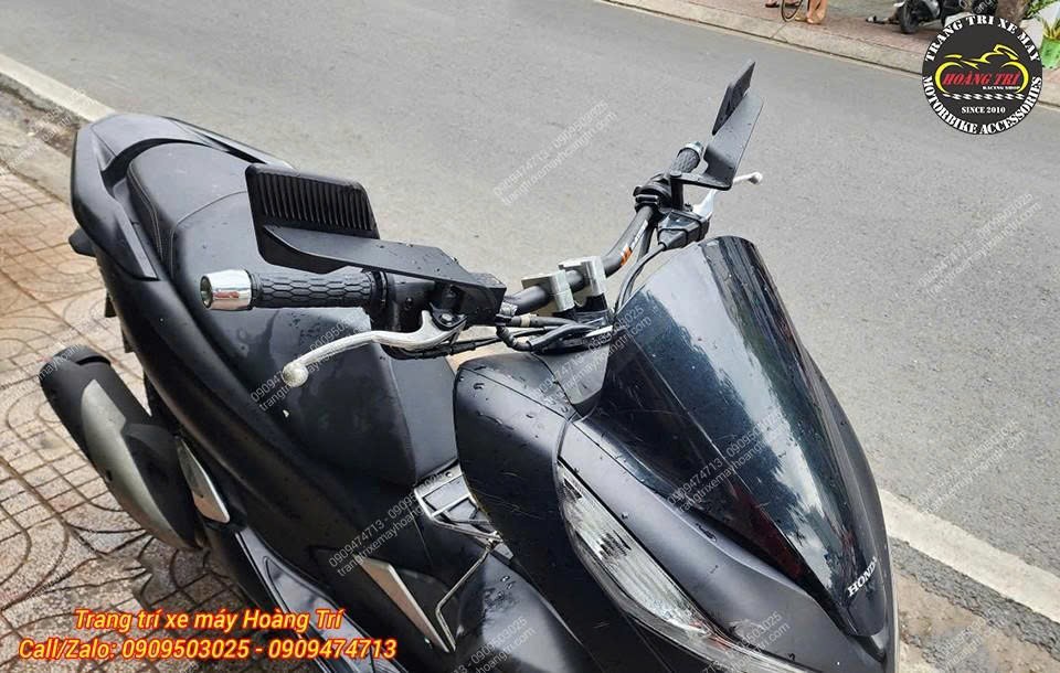 Đầu xe PCX 160 hoàn thiện diện mạo mới sau khi nâng cấp ghi đông FRX, bao tay Daytona