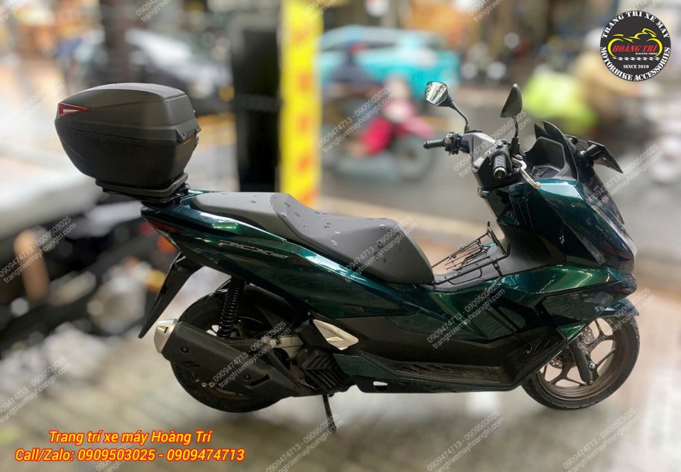 Toàn cảnh PCX 160 sau khi trang bị thùng Givi C30N, vừa tiện dụng vừa tăng ngoại hình