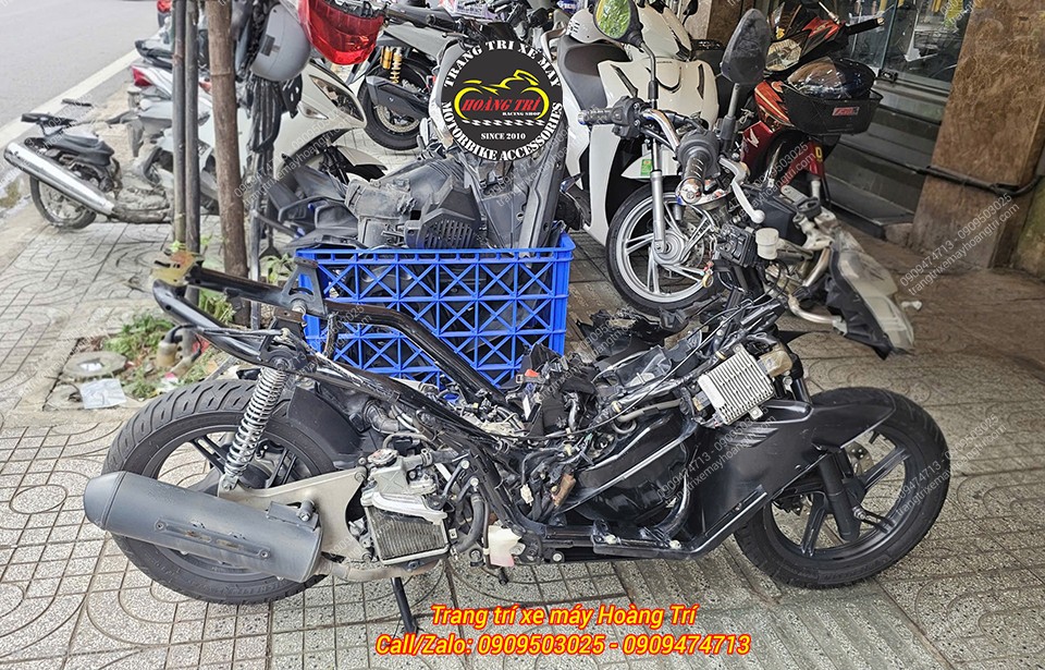 PCX 2015 được tháo toàn bộ dàn áo cũ, chuẩn bị thay dàn áo PCX xanh đen X255
