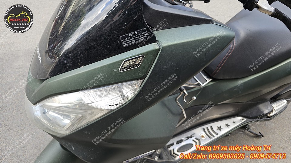 Phần đầu PCX 2015 trước khi thay áo mới đã bị cấn gãy ngay góc tiếp xúc mặt nạ