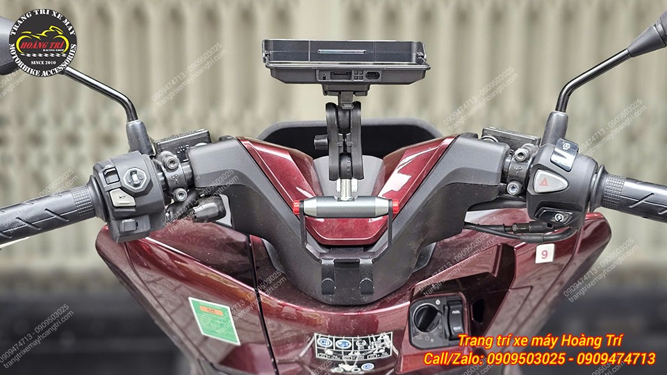 Màn hình chỉ đường đã được lắp ngay khi trang bị thanh ngang GPS PCX 160, quan sát dễ dàng
