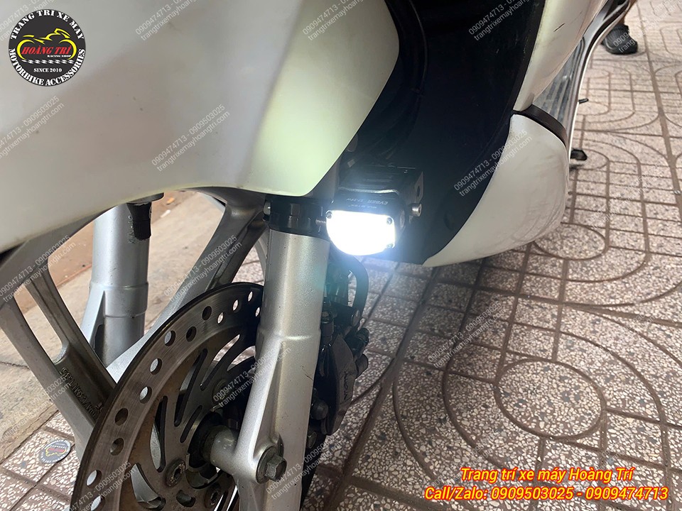 Đèn trợ sáng PCX 125/150 bật ánh sáng trắng, hỗ trợ tăng khả năng quan sát phía trước