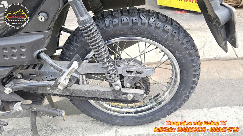 Cận cảnh bánh sau PG-1 với vỏ Kenda mới, phần gai dày dặn nổi bật phong cách