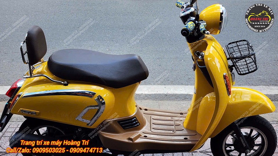 Toàn cảnh Hyosung màu vàng nổi bật với baga sau kiểu Vespa, tăng tiện ích và phong cách