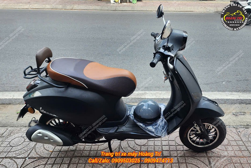Toàn cảnh Victoria 50cc sau trang bị baga tựa lưng, tăng tiện ích mà vẫn giữ nét cổ điển