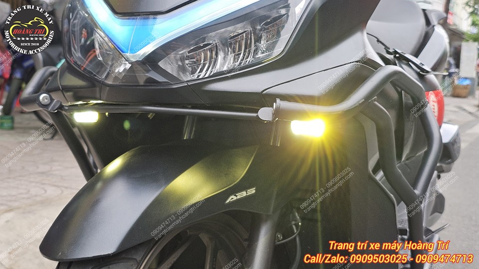 Bulbtek Cyber 1 phát ánh sáng vàng rõ nét, tăng khả năng nhận diện cho PCX 2026 ngay cả ban ngày