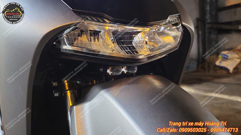 Cận cảnh Bulbtek Cyber 1 lắp gọn dưới cụm đèn pha Honda SH 2026, giữ nguyên thẩm mỹ đầu xe