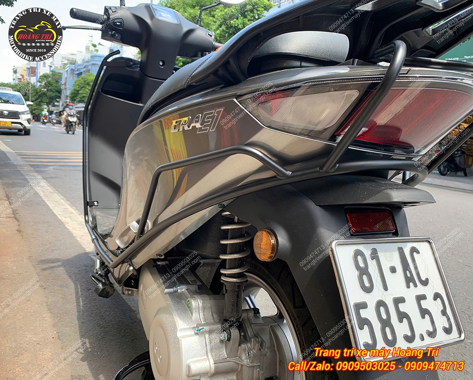 Khung bảo vệ Datbike Era sơn đen bảo vệ sát dàn áo chống trầy xước hiệu quả
