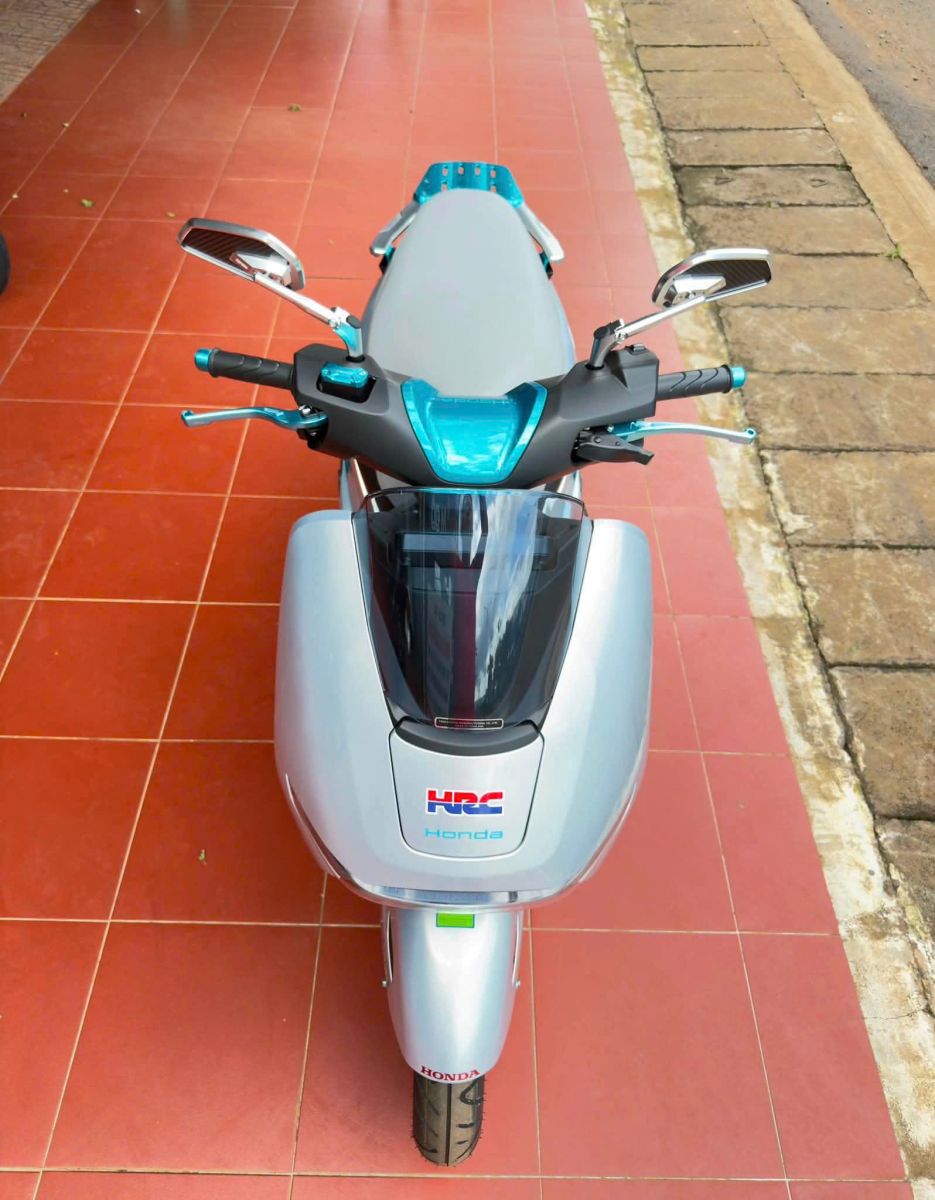Honda UC3 đã được trang bị cặp kính hậu kiểu H2C E4 với thiết kế nhôm sang trọng