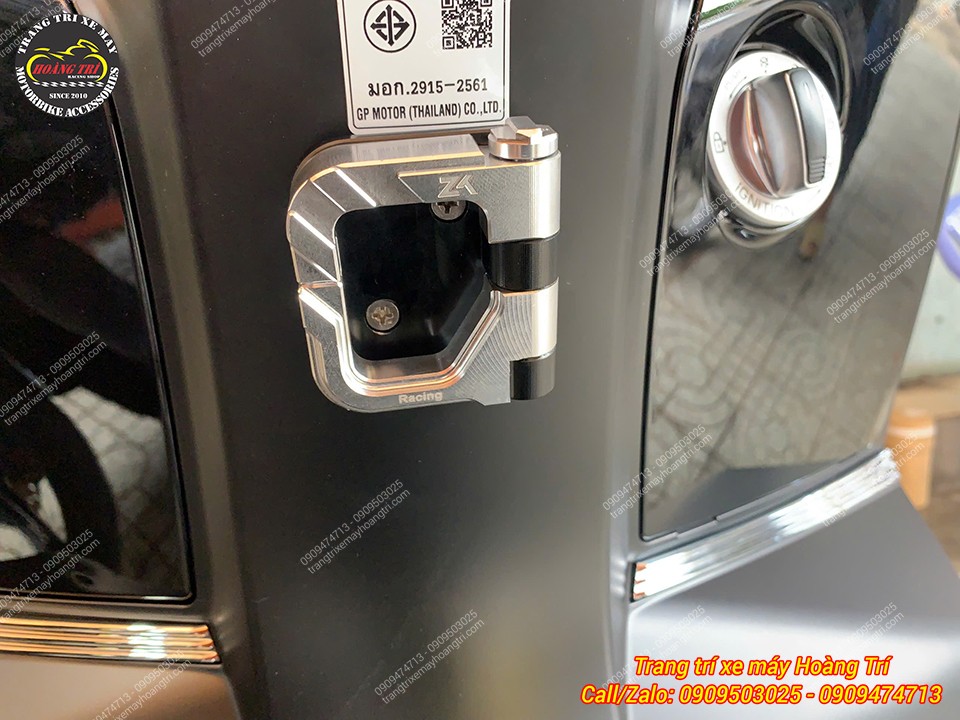 Móc treo đồ Lambretta nhôm CNC màu bạc nổi bật, thiết kế cứng cáp và hài hòa cùng xe