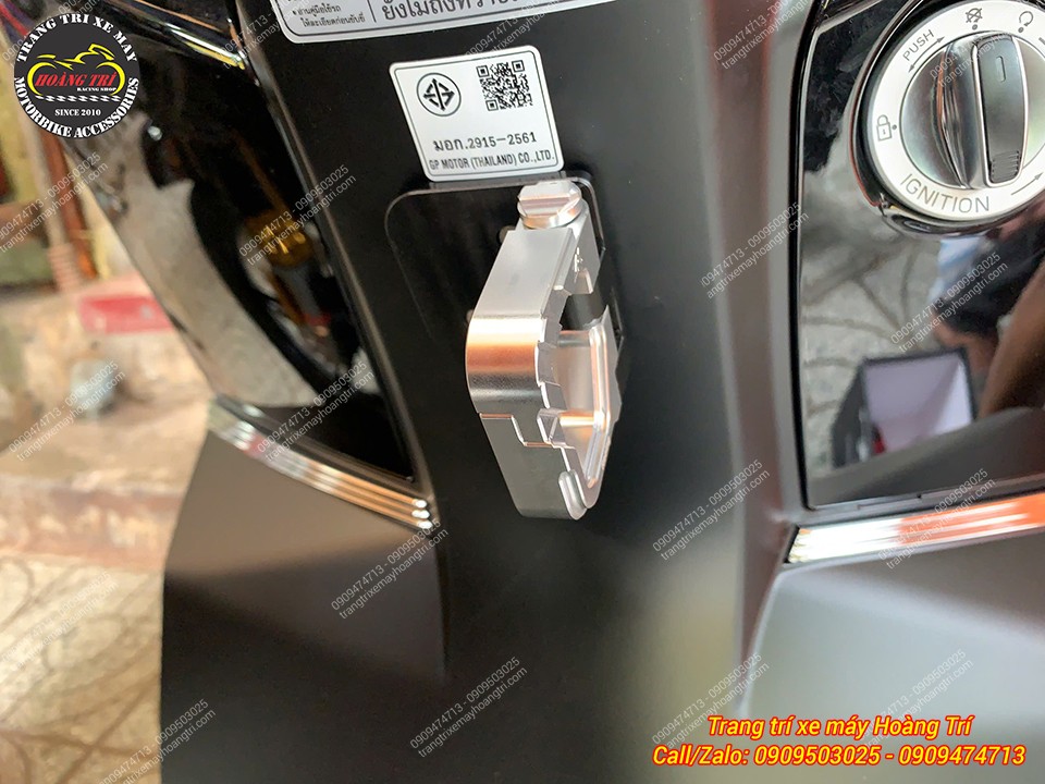 Góc nghiêng cho thấy móc treo Lambretta thiết kế nhôm với bề mặt đẹp mắt tinh tế