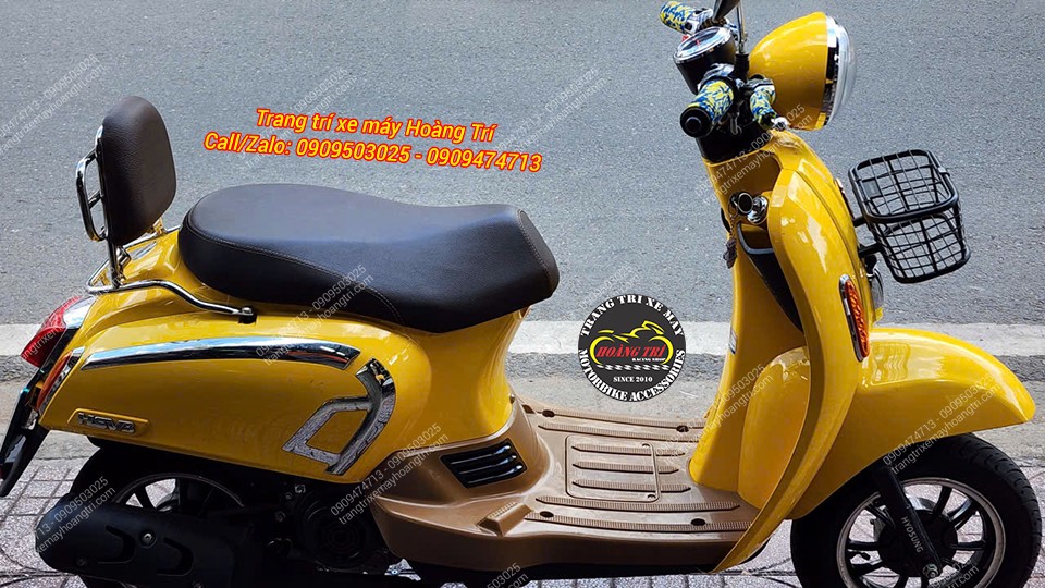 Góc ngang Hyosung HSV3 cho thấy rổ trước bố trí cân đối, hài hòa cùng phong cách cổ điển