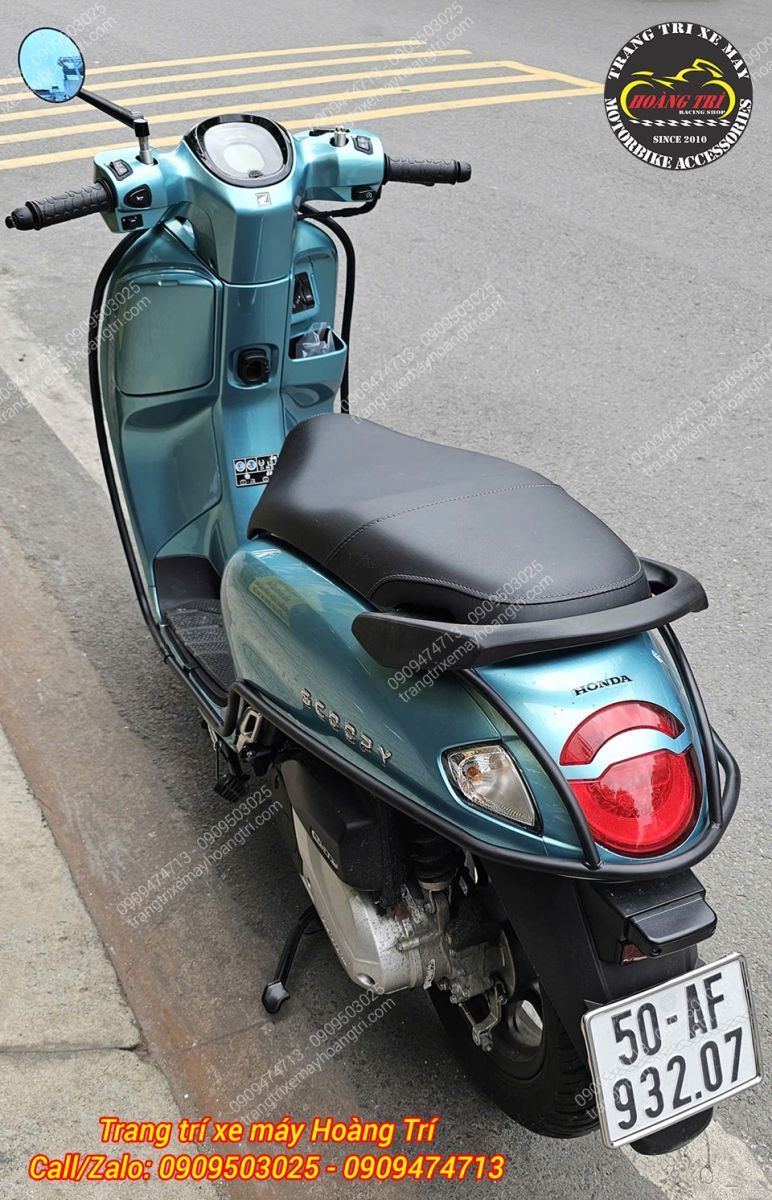 Bảo vệ cả đèn hậu phía sau của xe giúp hạn chế va chạm làm vỡ đèn hậu Scoopy