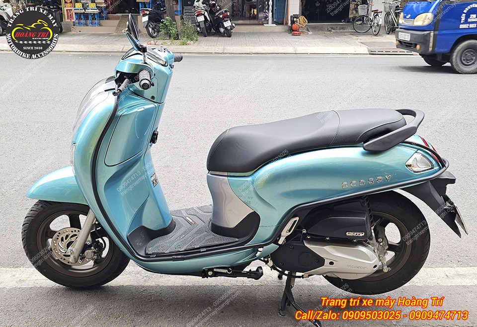 Toàn cảnh Scoopy sau khi trang bị khung bảo vệ, thiết kế gọn gàng và đồng bộ với xe